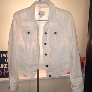 🔆⭐️New Jean jacket size M ⭐️🔆{price is firm }